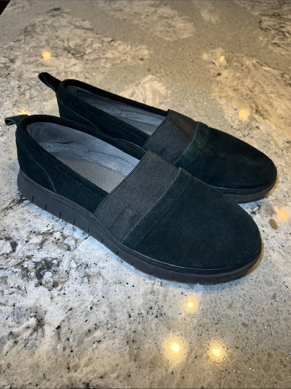 Vionic Kristi Black Suede Slip On Orthotic Flats Size 6.5 EUC